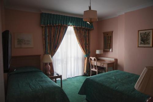 Her Majesty Hotel – London