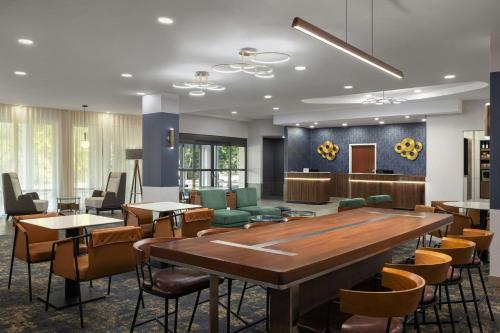 Lobby, Courtyard by Marriott Pittsburgh Monroeville in Monroeville