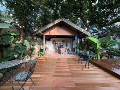 ザ スナッグ アンド ザ シエラ エアポーテル (The Snug & The Sierra Airportel) in プーケット空港周辺
