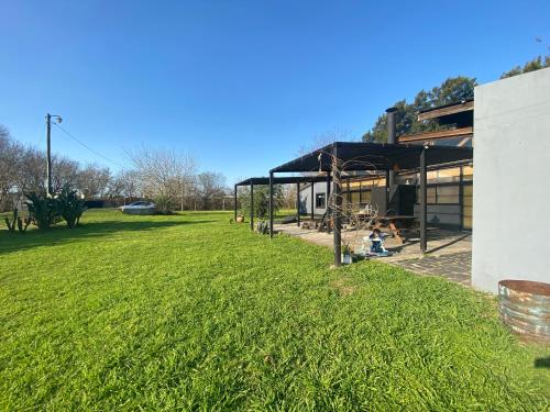 A környék, Don Santiago casa de campo in Lisandro Olmos