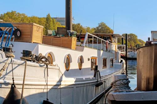 Une péniche insolite sur la Seine - Hôtel - Asnières-sur-Seine