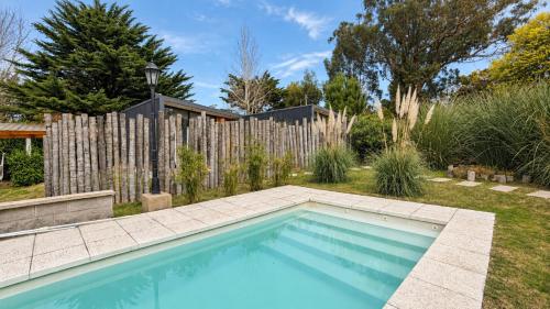 Cabin 2 - Casa en complejo para 2 personas con parrilla y pileta en Acantilados - Hola SurHola Sur