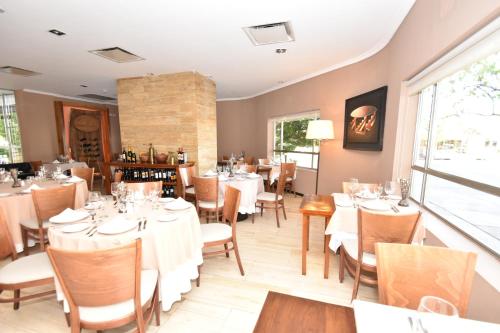 Restaurant, Hotel Tower Inn & Suites in San Rafael