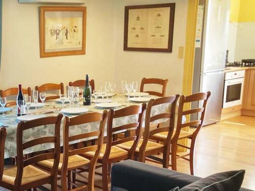 Grand logement calme semaine - 4 chambres, wifi, parking