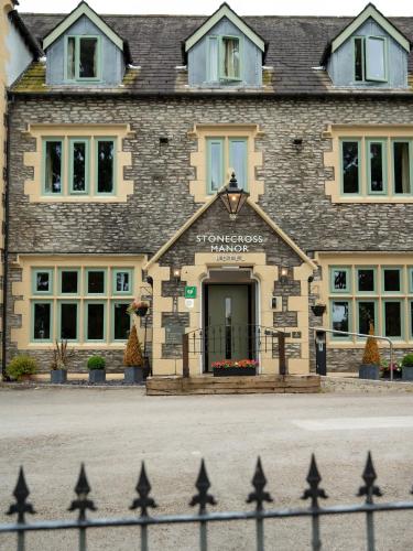 Stonecross Manor Hotel