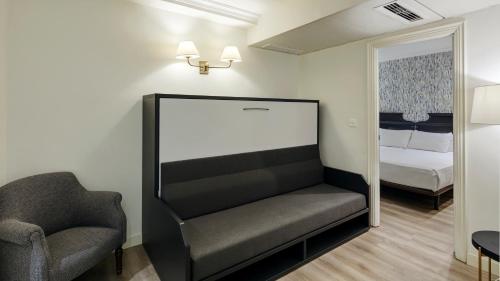 3 twin beds
