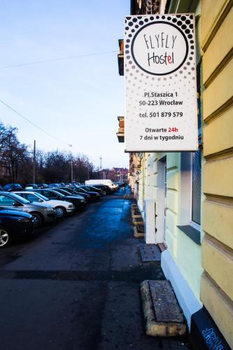 FlyFly Hostel , darmowy parking , rezerwuj przez urządzenia mobilne -10 procent – Wroclaw, VA