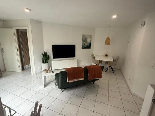 Terrassenwohnung mit Parkplatz in Wangen, Schweiz