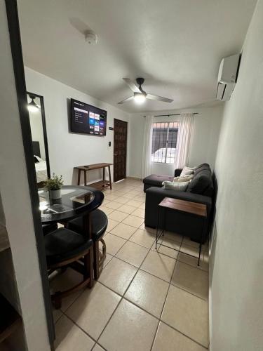 Casa Encinos Patio and Private Parking