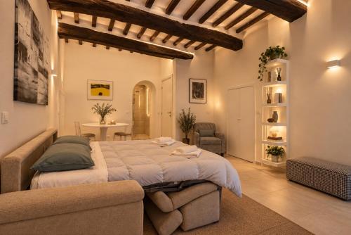 Elce Studio - Historic Beams & Modern Design