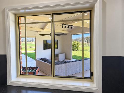 Mayfair Manor - Country Estate with Pool, Gym, Home Theatre, Fireplaces Sleeps 20 in Agnes Banks