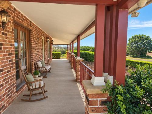 Mayfair Manor - Country Estate with Pool, Gym, Home Theatre, Fireplaces Sleeps 20 in Agnes Banks