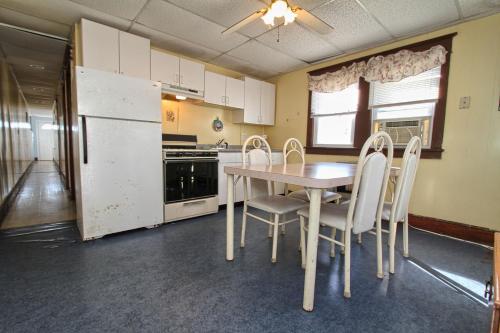 Shore Beach Houses-20-2 Dupont Avenue - image 4