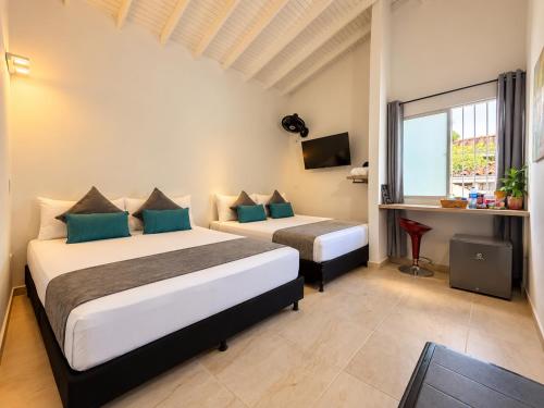 1 queen bed, 1 double bed