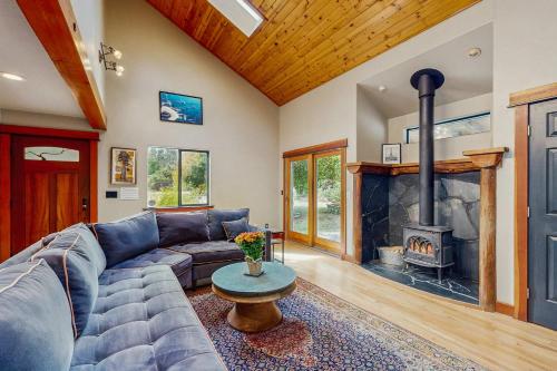 Little River Zen - Gardens BBQ & Pet Friendly in Little River (CA)