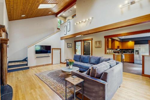 Little River Zen - Gardens BBQ & Pet Friendly in Little River (CA)