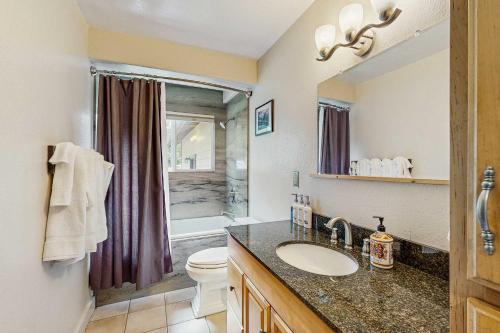 Little River Zen - Gardens BBQ & Pet Friendly in Little River (CA)