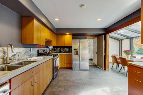 Little River Zen - Gardens BBQ & Pet Friendly in Little River (CA)