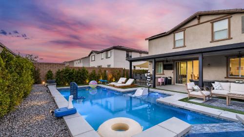La Casita Retreat Coachella by AvantStay Pool Spa Desert Home Putting Green Game Room