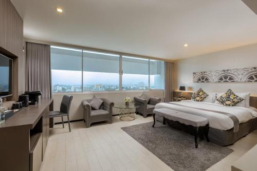 Pearl Hotel Phuket near Khana Sutra