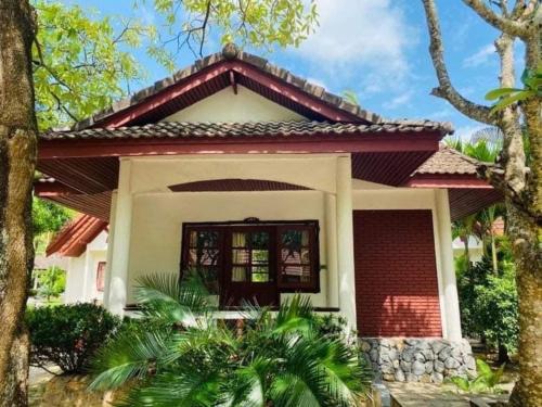 Alongkot Beach Resort Khanom in Nakhon Si Thammarat