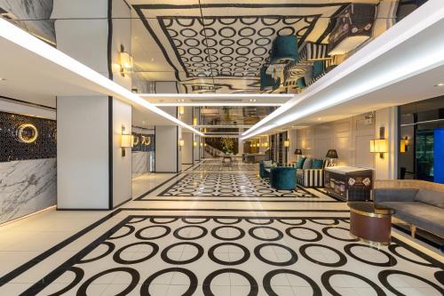 Lobby, Pearl Hotel Phuket near Khana Sutra