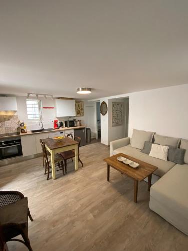 2 bedrooms, 3 beds, private terrace, 30 m from central beach