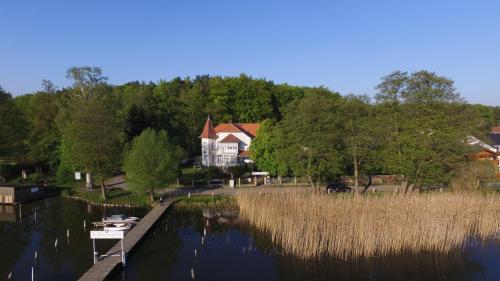 B&B Rheinsberg - Gast-& Logierhaus Am Rheinsberger See - Bed and Breakfast Rheinsberg