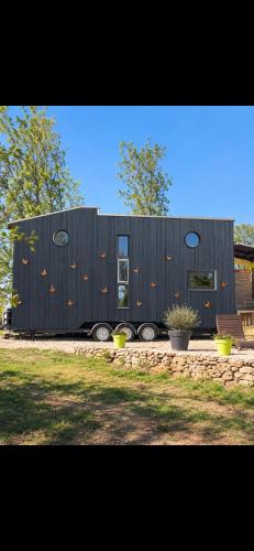 TINY HOUSE & SPA climatisée gîte à louer Faycelles