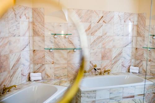 Schlosshotel Bad Neustadt - image 13