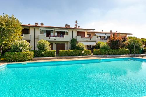 AP SUITE Appartamento Vista Lago di Garda con Piscina e Garage