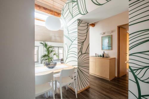 Cozy three-room apartment in the heart of Como, 100 meters from the lake