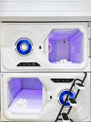 Min hostel capsules FREE Towels & Luggage Storage