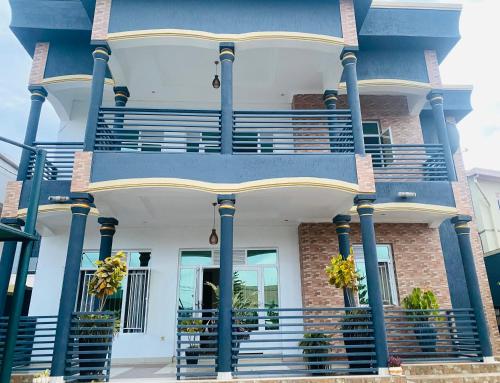 Stunning and serene 6 bedrooms villa with pool, jaccuzi and a beautiful view in a wonderful neighbor - Kigali