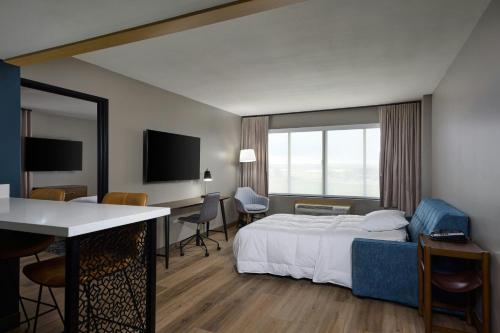 1 king bed, 1 sofa bed