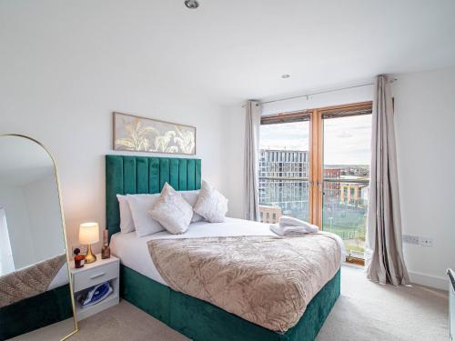 Leeds Dock 2-Bed 2 Bath River View Balcony Option, Leeds