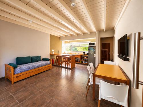 1 king bed, 2 twin beds, 1 sofa bed