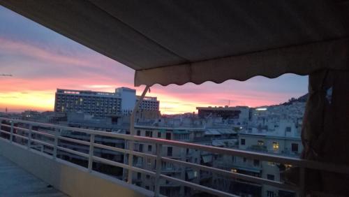 Top Floor Studio Near Metro&View&200mbps, Atény (fotografie 5)