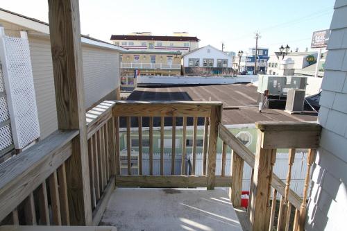 Shore Beach Houses - 57 Dupont Ave - image 3