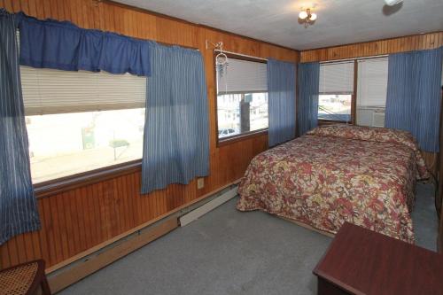 Shore Beach Houses - 57 Dupont Ave - image 11