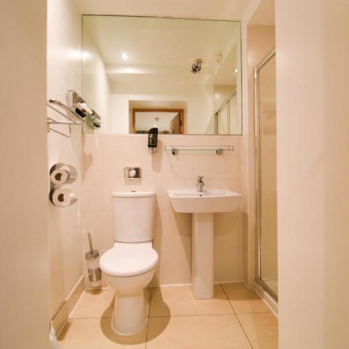 The Eyre Square Townhouse - image 10