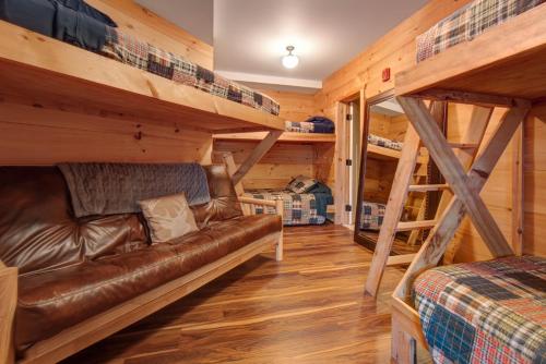 5 twin beds, 1 sofa bed