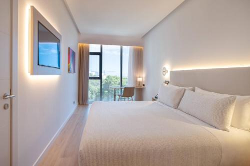 2 twin beds, 1 sofa bed