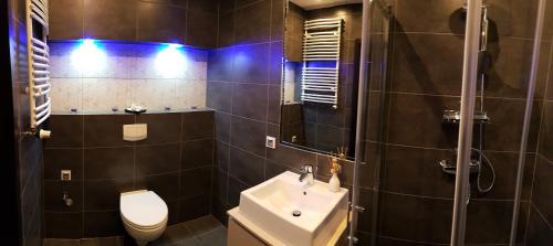 Deluxe Apartment with Balcony image 6