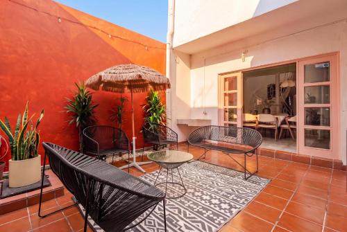 Beautiful 6 BDR Villa with AC in La Condesa