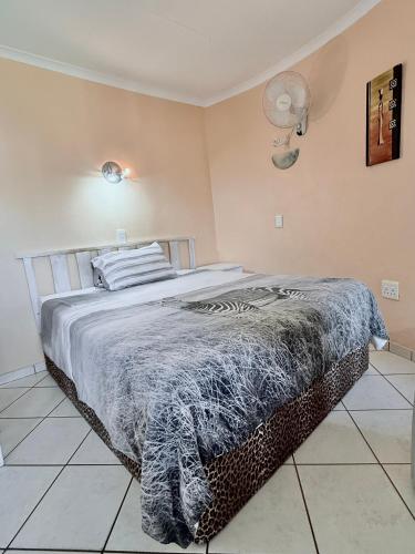 3 bedrooms, 6 beds