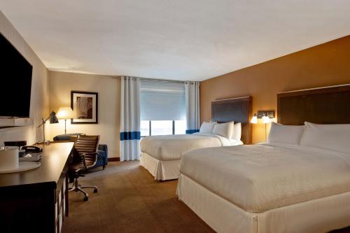 2 queen beds