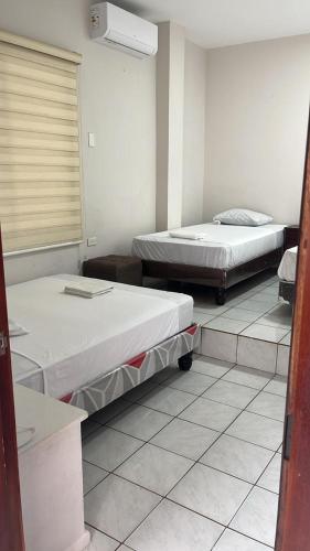 1 double bed, 2 twin beds