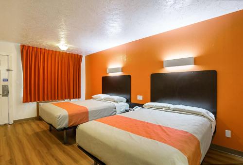 4 double beds