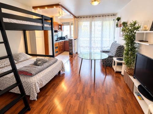 Studio cosy 33 m² limite Lyon. Parking privatif. - Location saisonnière - Bron